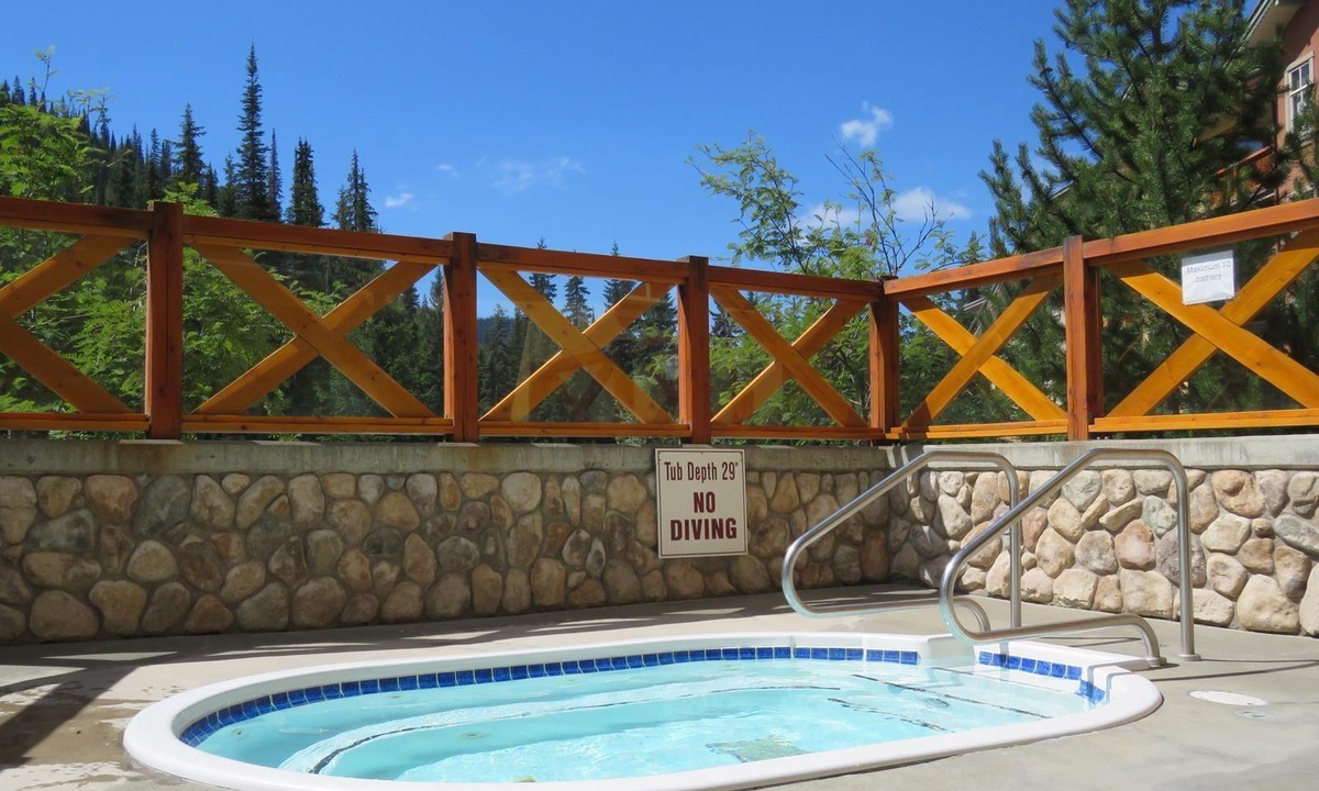 Sun Peaks Cabin | 1 bedroom apartment in village centre, ski in/out