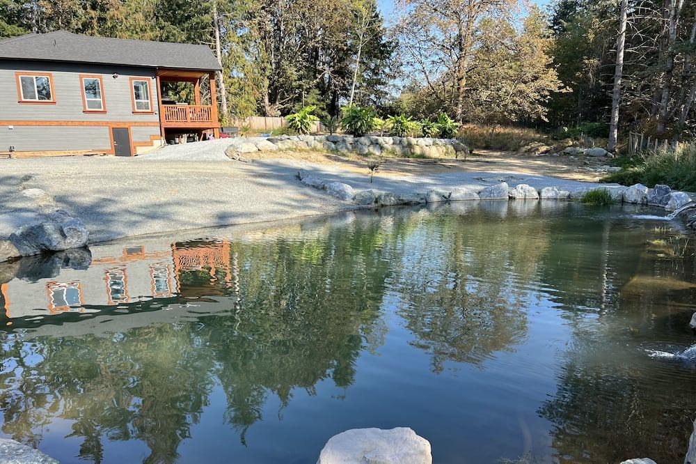 Shawnigan Lake House | 1500 sq ft Deluxe suite with swimming pond. Minutes to Shawnigan Lake