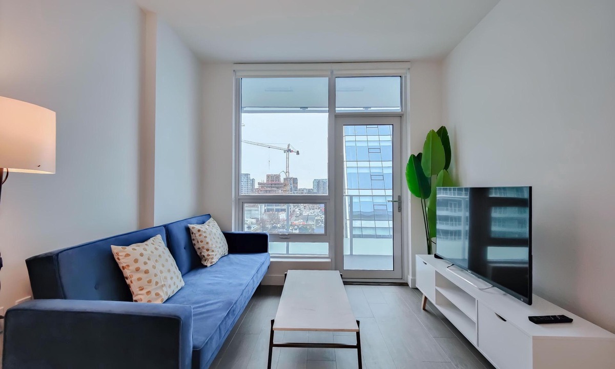 Richmond City Centre Condo | 2-BDR&1-Bath | 550 sq.ft | AC | Next to Skytrain