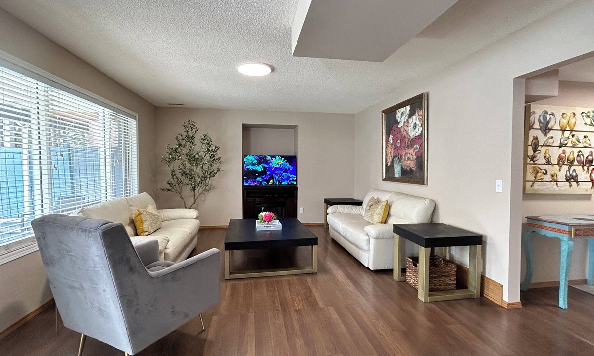 Southwest Calgary House | 2-bedroom King Suite near Spruce Meadows
