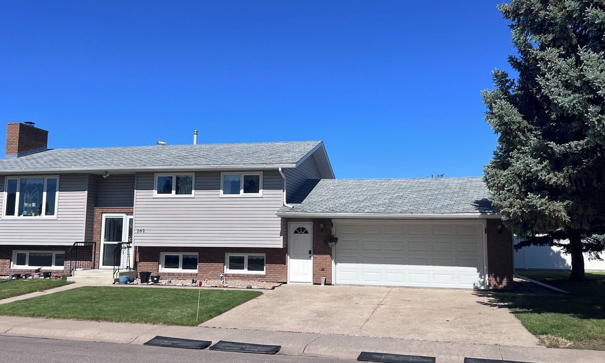 Medicine Hat House | 2 beds,1 bath, own kitchen, own laundry and separated entrance in Medicine Hat