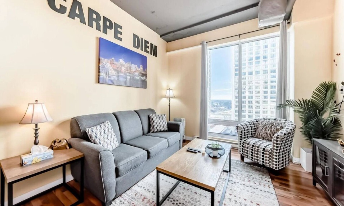 Downtown Edmonton Condo | 2 Full Beds, Memorable 1 Bedroom Condo, Downtown Central, Next to Rogers Place