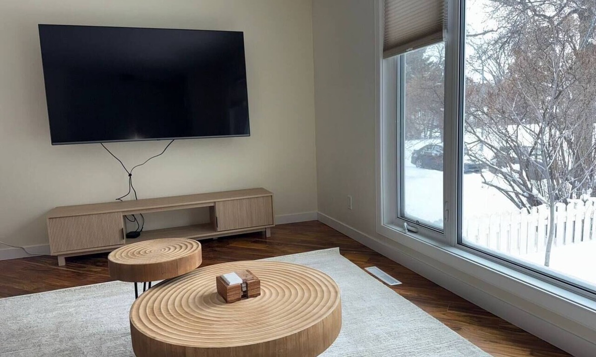 Southeast Edmonton House | 2Bed Bright & Stylish Ritchie Urban Retreat