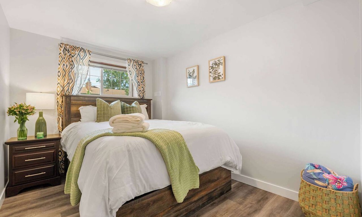 Northwest Calgary House | 2BR Cozy Suite Yoga Studio Retreat FREE Banff Pass