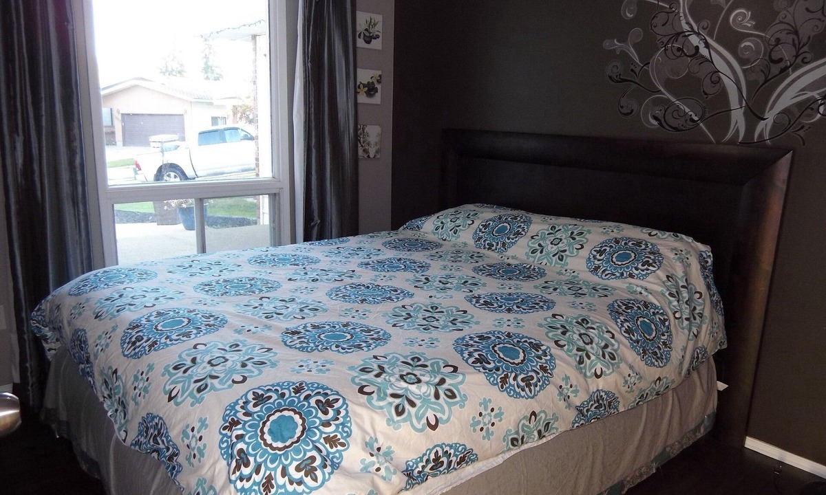 Southeast Edmonton House | 3 BRM 2 BA Cozy Home, Near Shopping, Close To Malls and Grey Nun Hospital