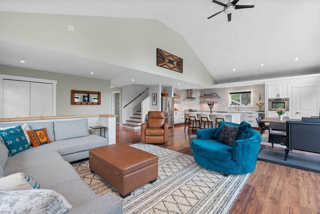 Brackendale House | 30 minutes from Whistler-Squamish family retreat. Pet friendly!