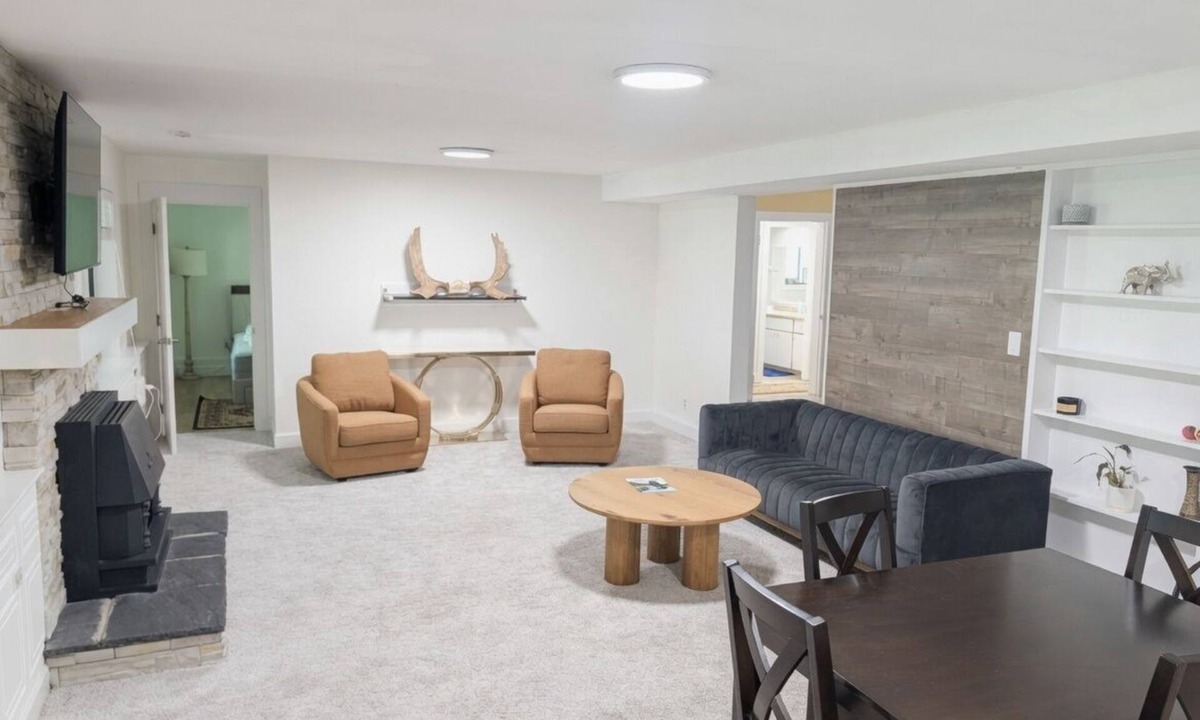 Abbotsford House | 3BR comfy Suite with Patio, gaming room and dedicated working space Abbotsford