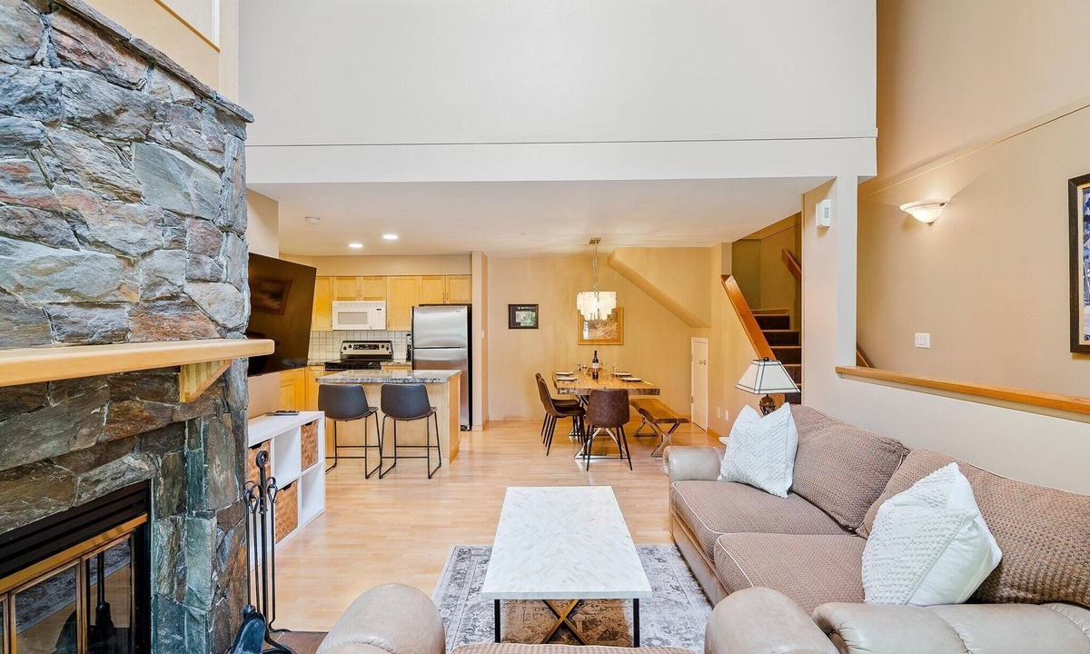 Blackcomb House | 3BR Spacious Townhome | Private Bike Storage | Ski Home