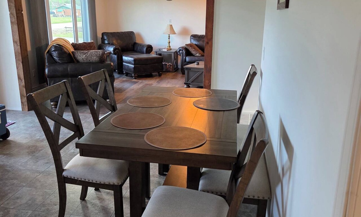 Cadomin House | 4 Bedroom House Nestled In the Foothills Of The Rockies