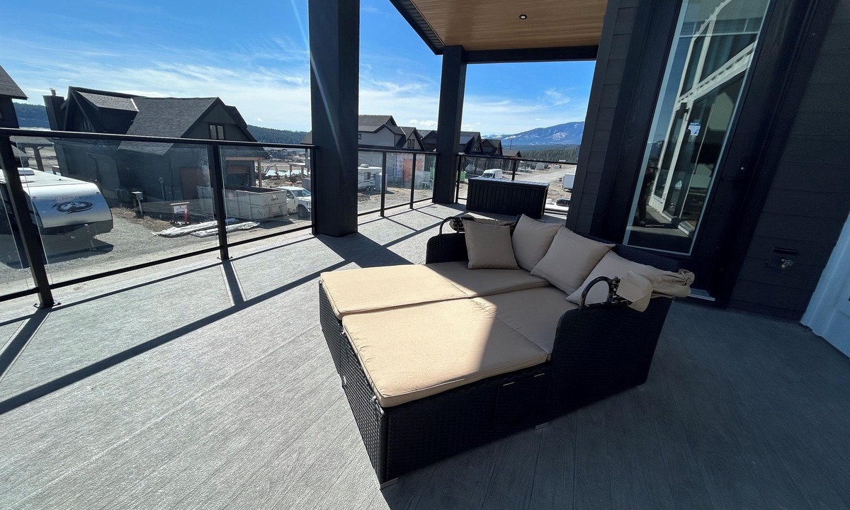 Koocanusa Ranch House | 4-bedroom Modern Lake House in Koocanusa Village close to Fernie