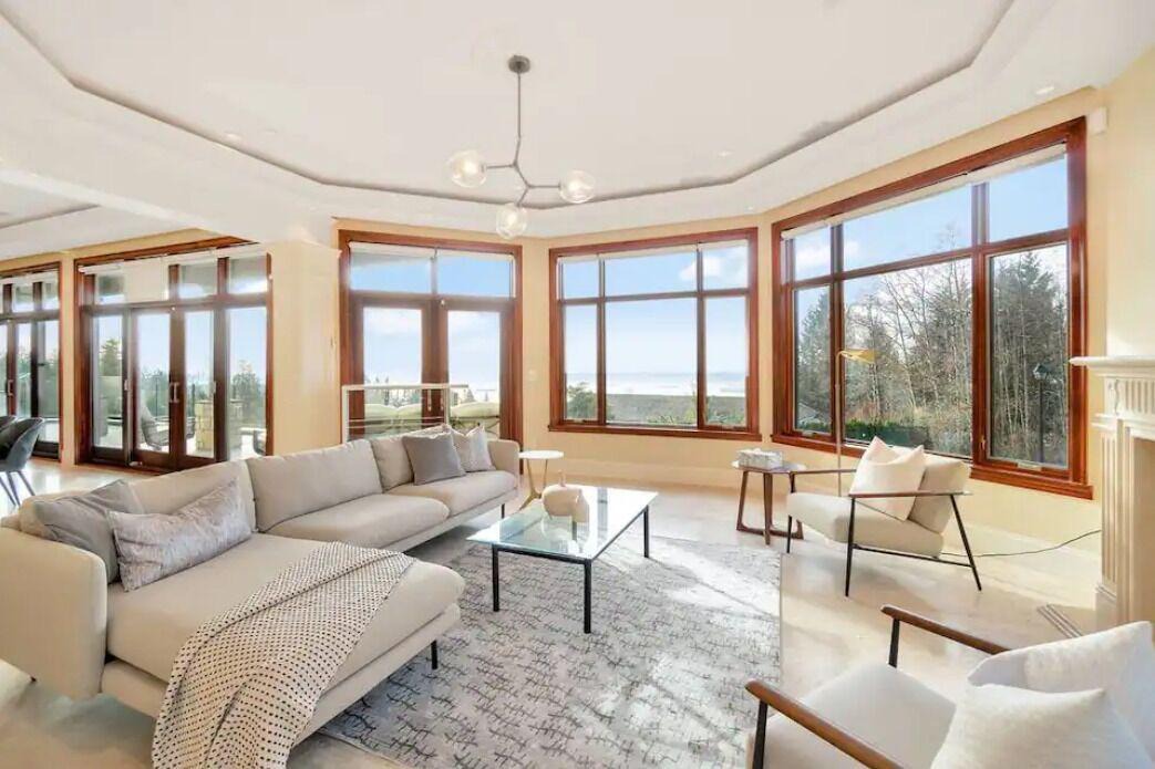 West Vancouver House | 9000 sqft Mansion Heated Pool Hottub Sauna and Theater