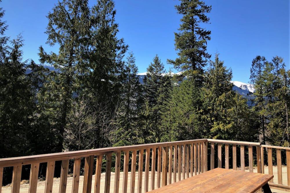 Meadow Creek Cabin | A PEACEFUL SPACE IN THE WEST KOOTEANYS TO GET AWAY FROM EVERYDAY LIFE