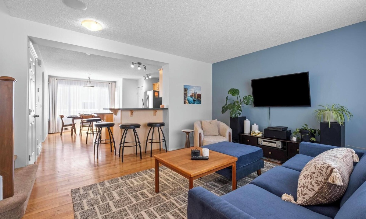 Cochrane House | Adventure Base in Cochrane | Fire Pit + Pet-Friendly + Close to Mountains