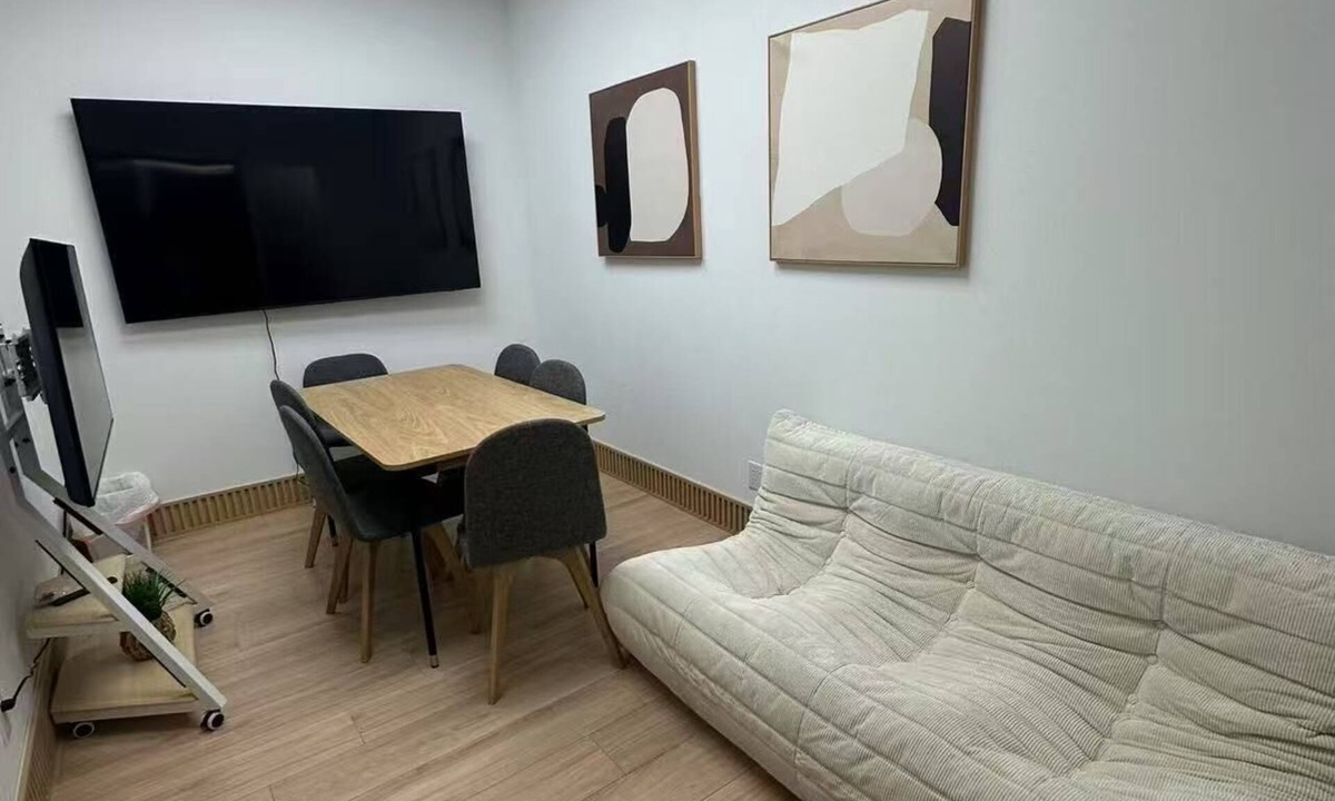 Fairview Apartment | Affordable Cozy Central Location Studio with Futon, 55' TV, Complementary Coffee