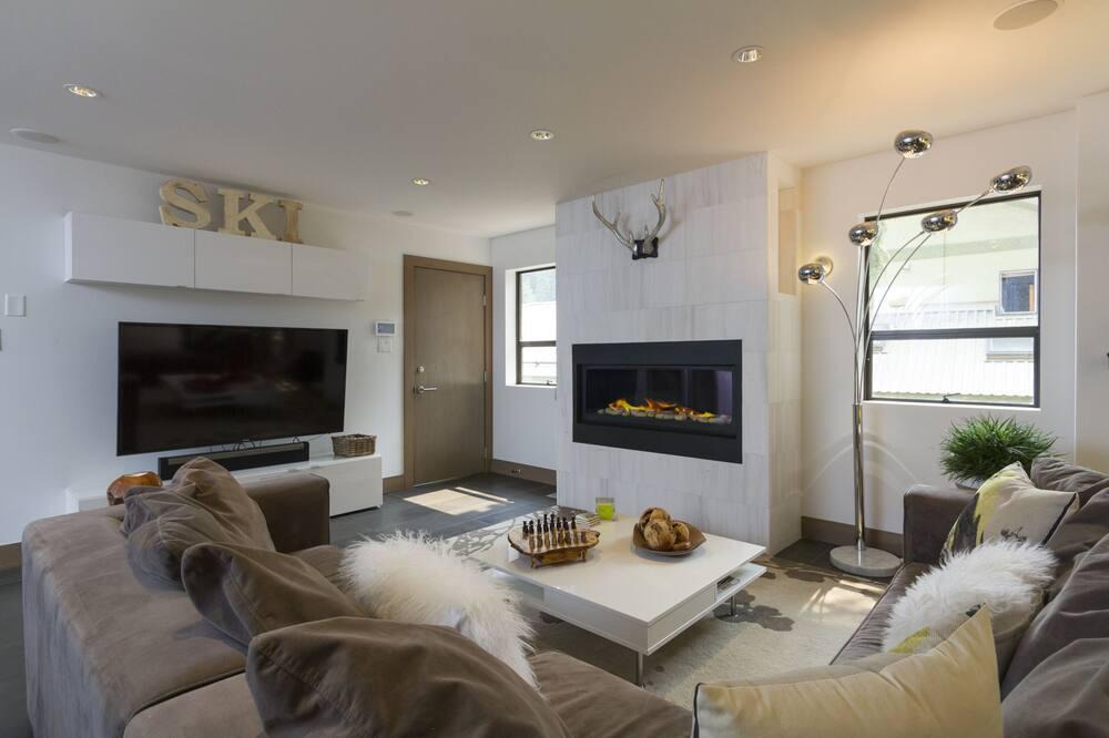 Whistler Ski Chalet | Affordable Home for Families- Just Minutes From Whistler Village And Lost Lake!