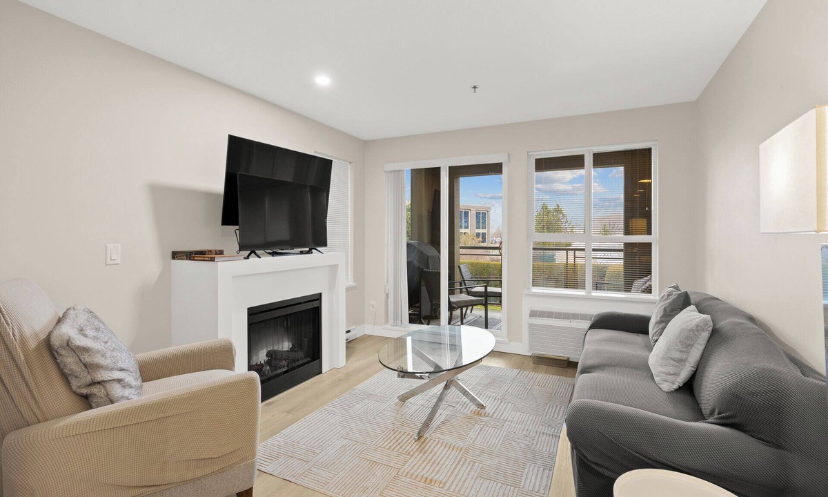 Central Okanagan Condo | Afternoon Okanagan Sunshine - Steps To The Beach