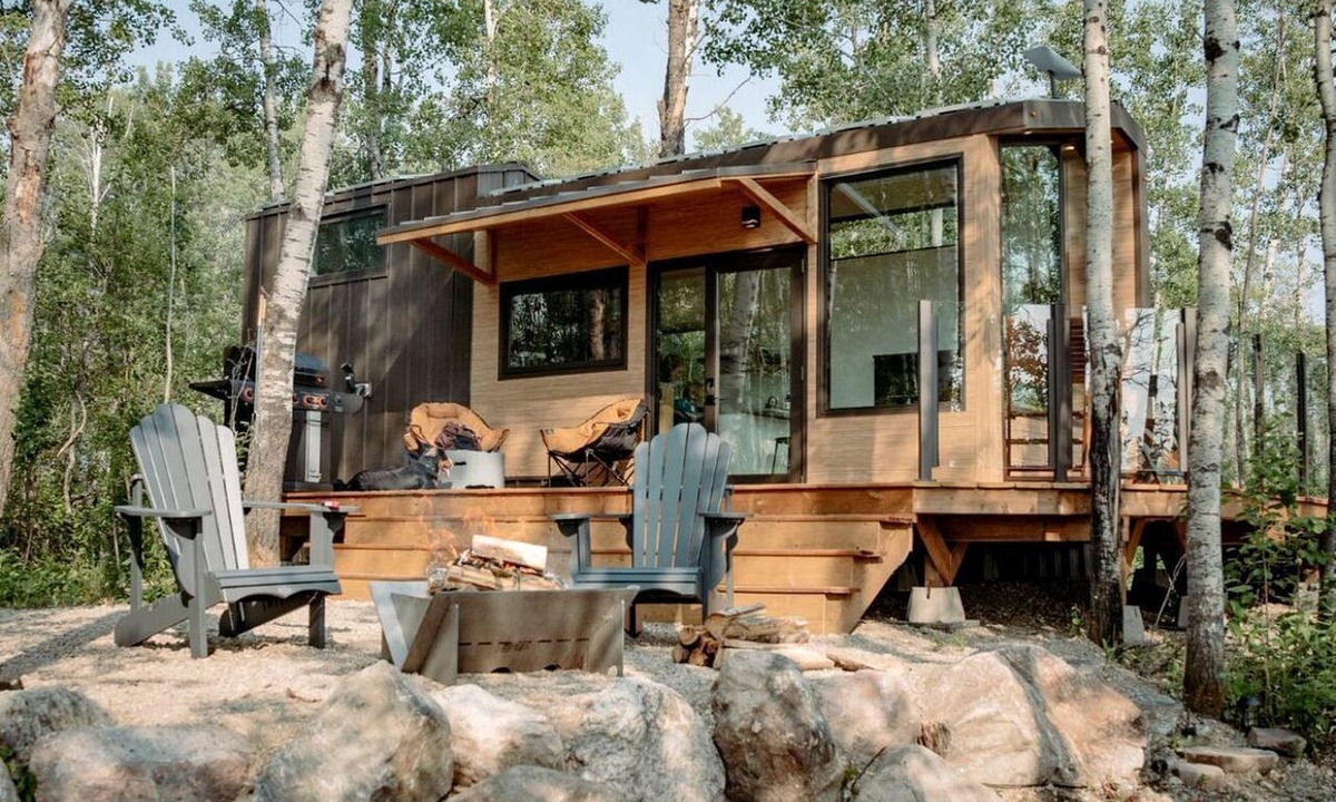 Central Alberta Cabin | Alberta Glamping Tiny House with Sauna for Romantic Weekend Getaways Away from the City