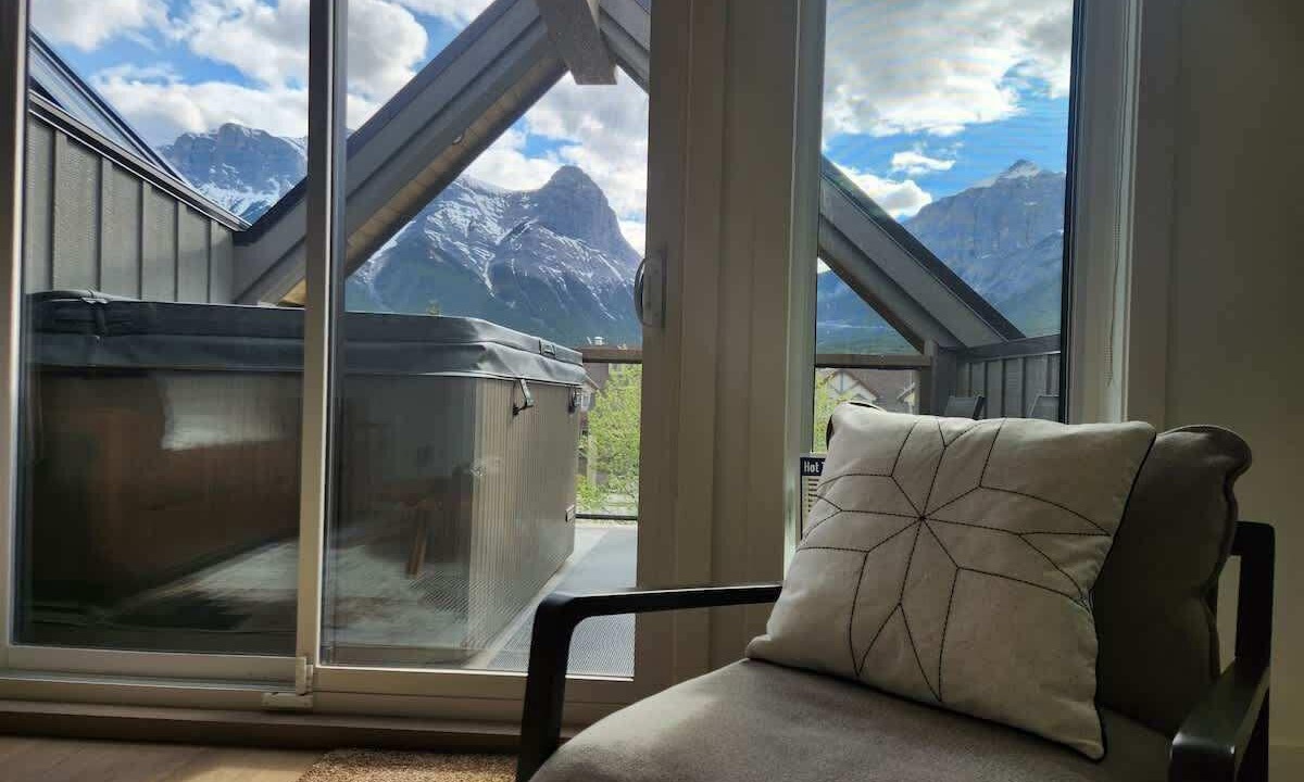 Teepee Town House | Alpine Ridge- Pvt Roof Top Hot Tub, Free EV Charge