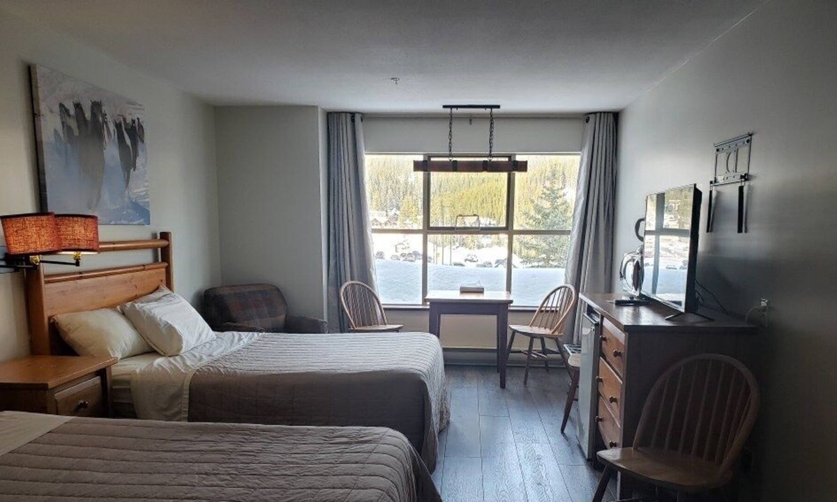 Apex Mountain Condo | Apex Mountain Inn 1 Bdrm Suite 205-206 1 Bedroom Condo by Redawning