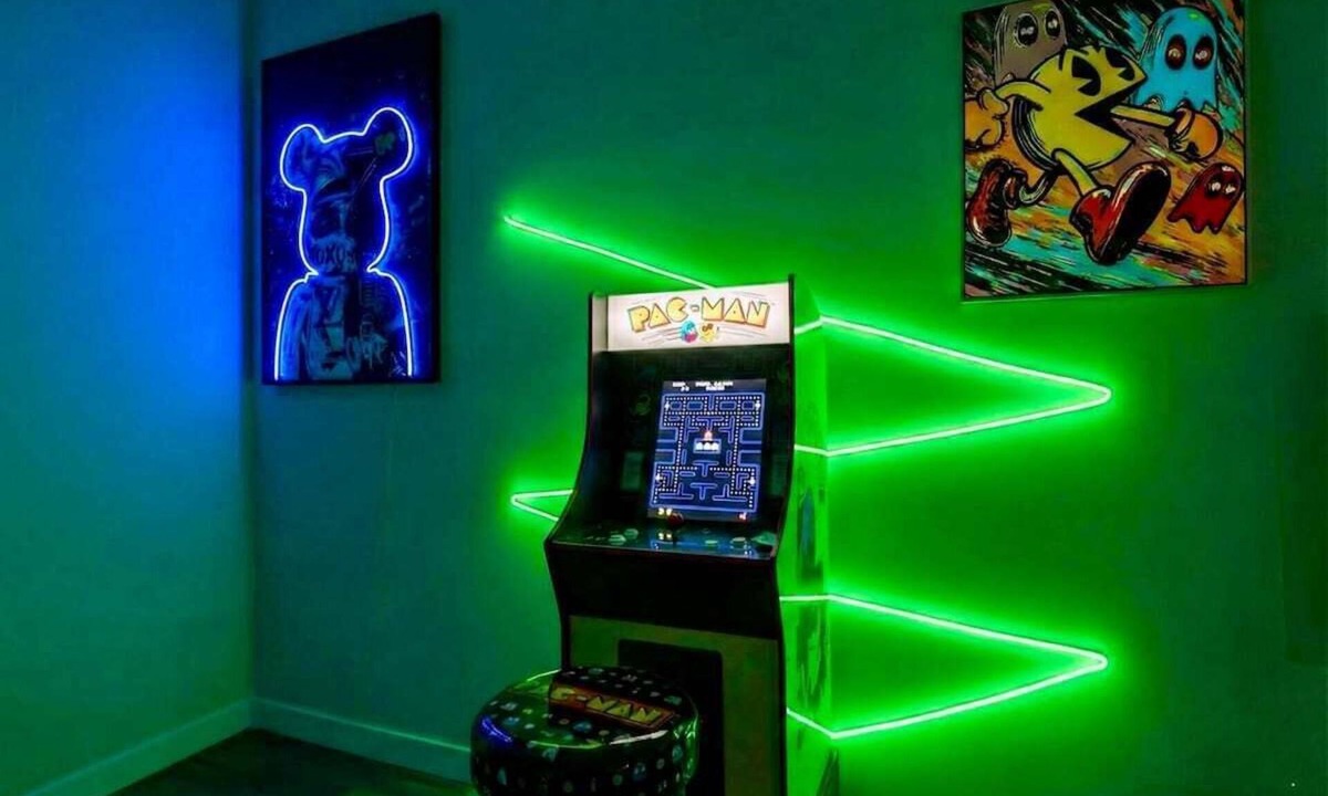 Northwest Calgary House | Arcade, Great Coffee, 80 min Banff, Brand New