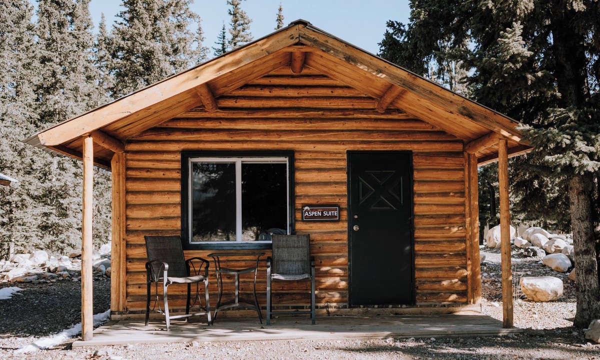 Red Deer River Crossing Cabin | Aspen Cabin: Relaxing Mountain Escape | Sleeps 4
