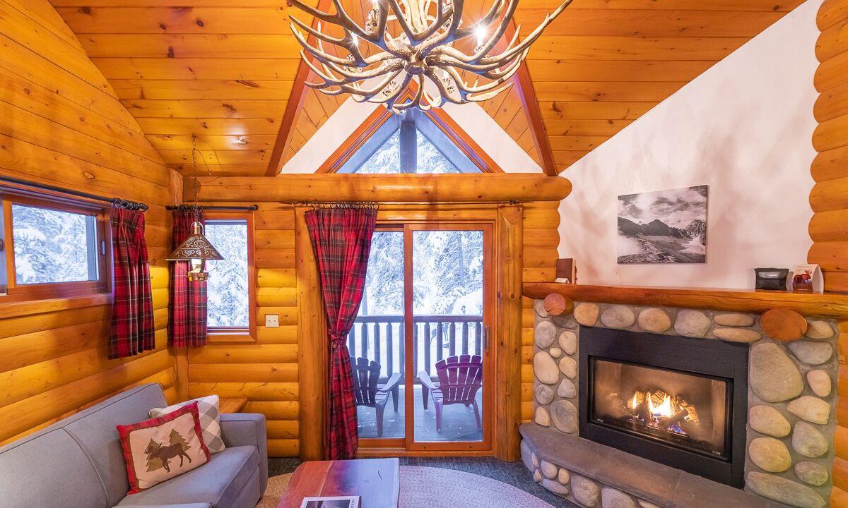 Lake Louise Cabin | Baker Creek | Superior One Bedroom Suite