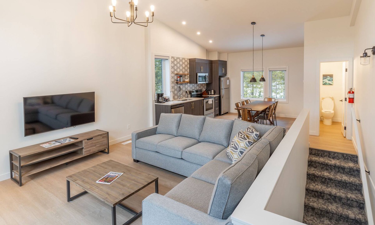 Revelstoke House | Basecamp Resorts Revelstoke I Five Bedroom Suite