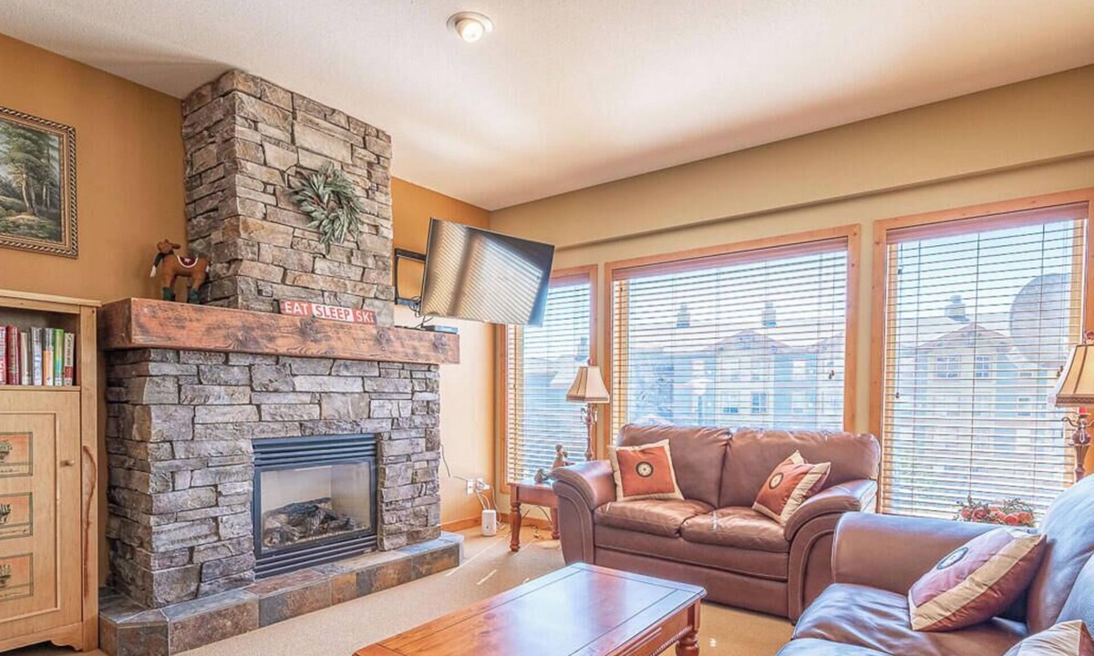 Big White Ski Resort Villa | Bear`s Paw Chalet - Amazing Location & Ski In/Out