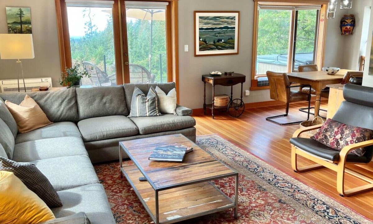 Bowen Island House | Beautiful 2-bdrm home with ocean & sunset views