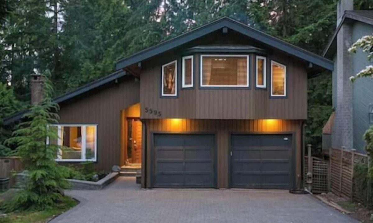 Grouse Woods House | Beautiful 3 bdr House in North Vancouver Forest