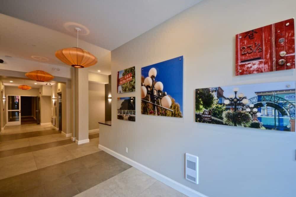 Downtown Victoria House | Beautiful 5 Star Apartment minutes from City Centre, Vancouver Island Apartment 1001