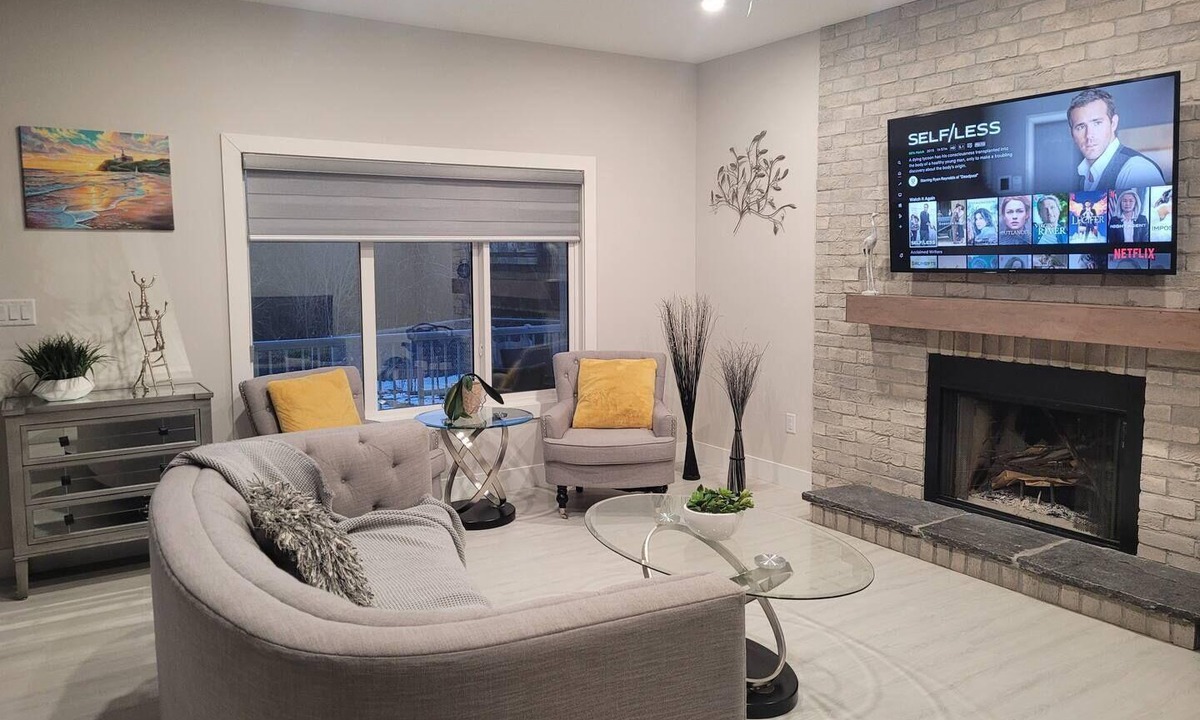 Wabamun House | Beautiful, brand-new home steps to Wabamun Beach