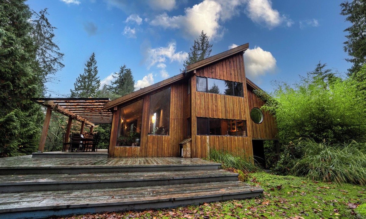 Wilson Creek House | Beautiful Farmhouse & thermal Spa in Forest