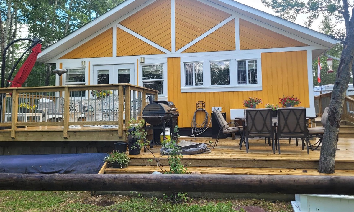 Rochon Sands Cabin | BEAUTIFUL lake front cabin at Buffalo Lake available for rent. By the week