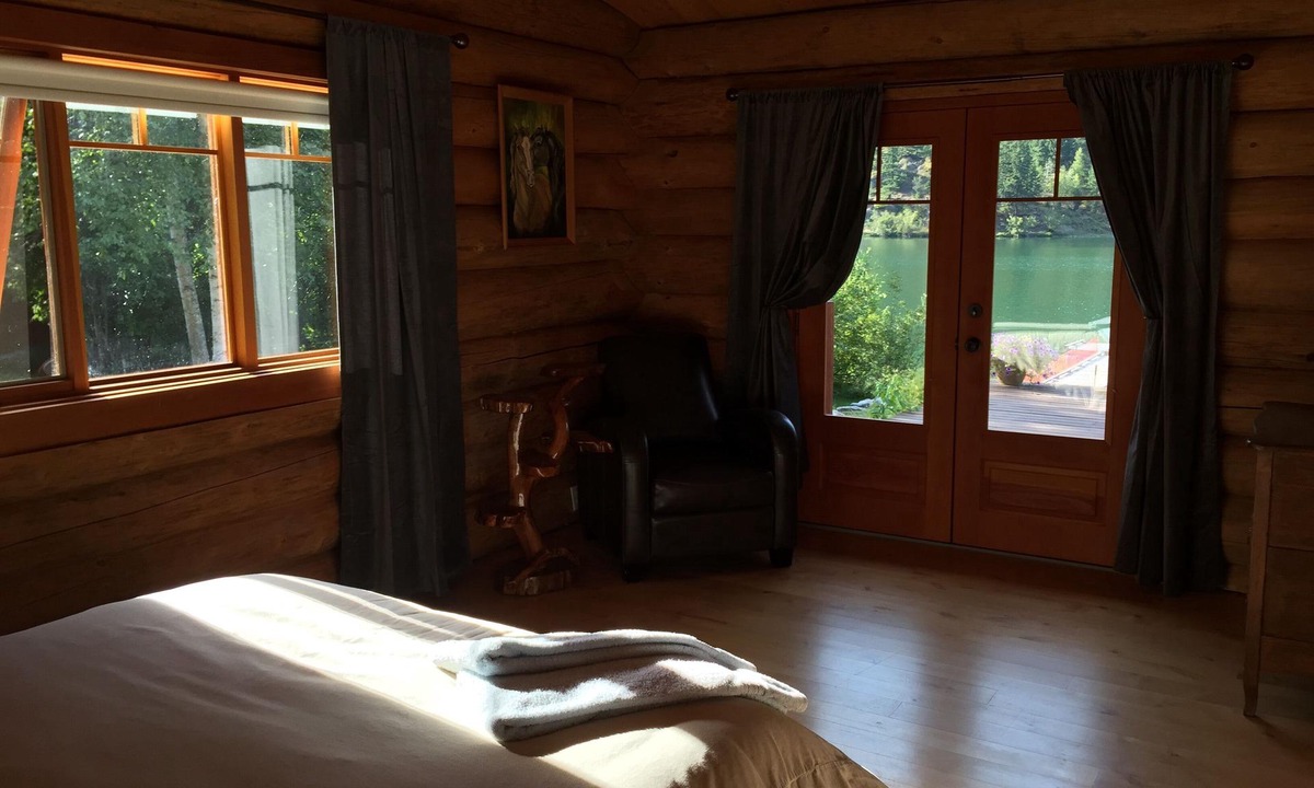 Barriere Cabin | Beautiful lakefront log cabin retreat