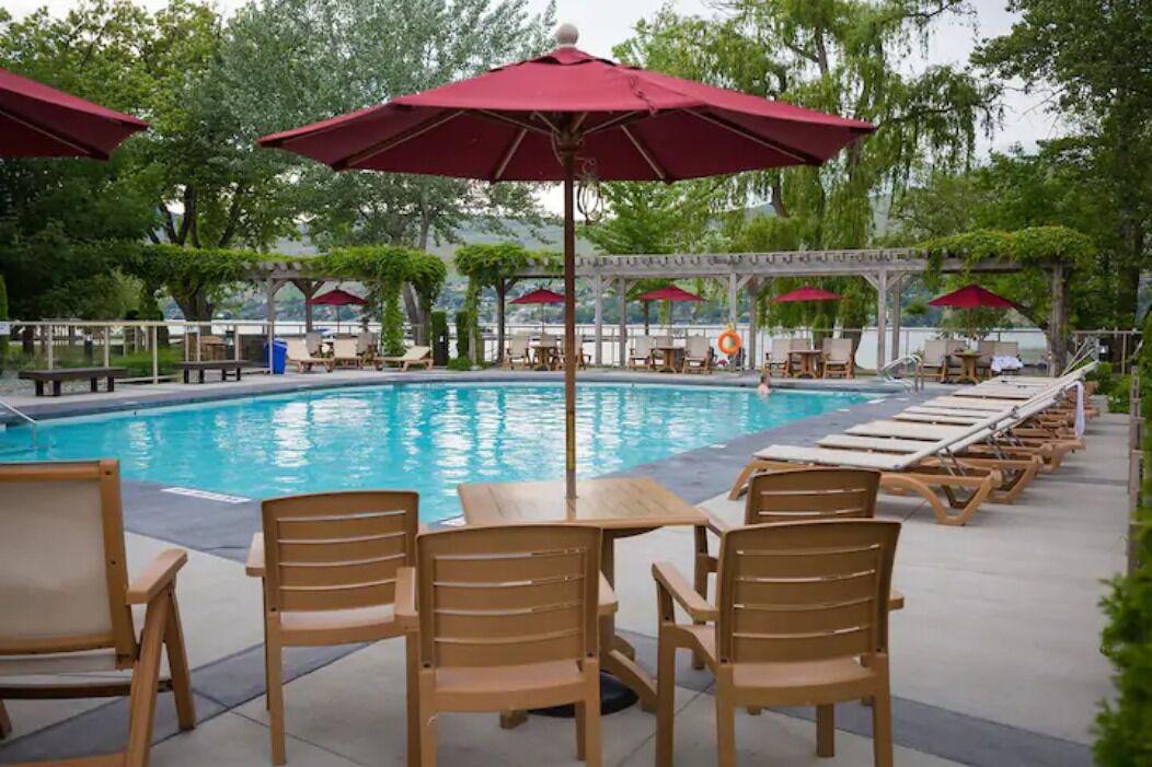 Vernon Condo | Beautiful LAKESIDE RESORT CONDO - Okanagan Lake