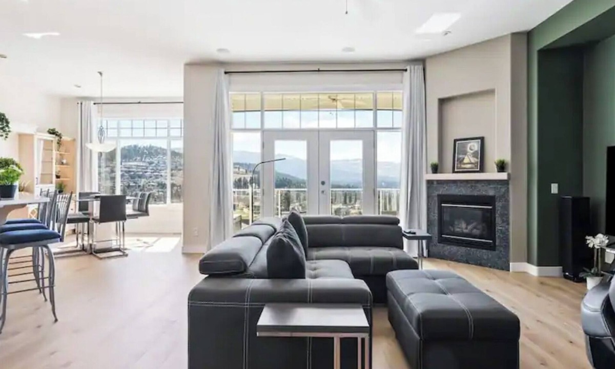 Black Mountain House | Beautiful Mountain & Lake Views/Upper Level Home/King Bed/Sleeps 5