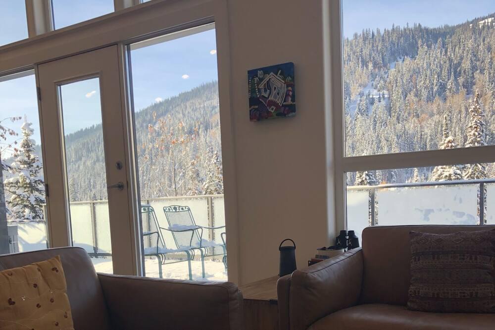 Sun Peaks Ski Chalet | Beautiful Ski & Mountain Bike retreat in Sun Peaks