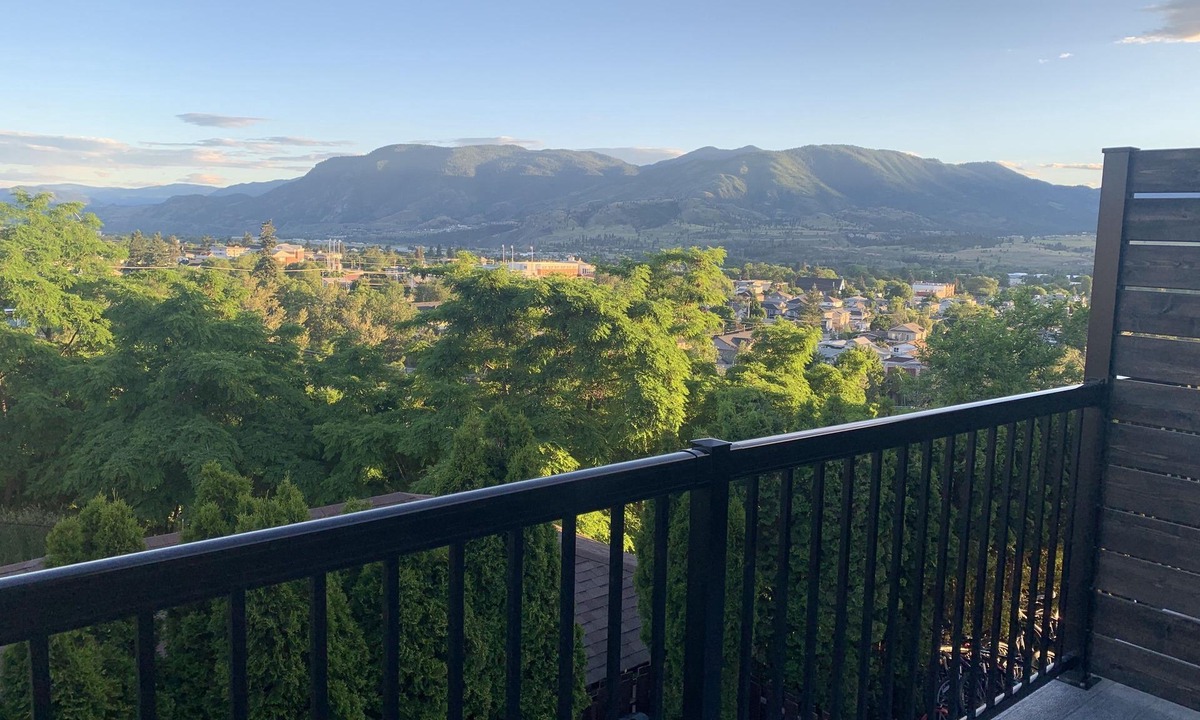 Okanagan-Similkameen House | Beautiful suite in great neighbourhood, modern finishes and steps to KVR trail.