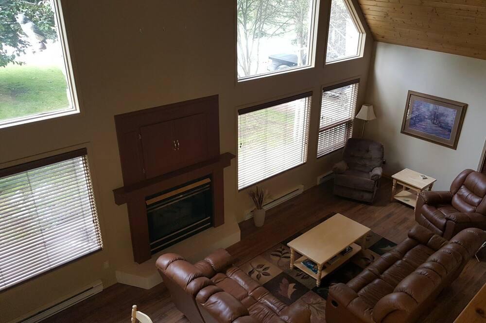 Windermere House | Beautiful Timber Ridge 2 Home- PRIVATE Access Lake/Beach Community