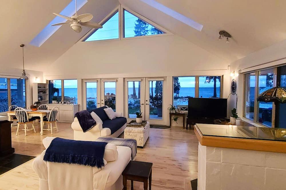Davis Bay House | Bella White House by IRIS PROPERTIES!
