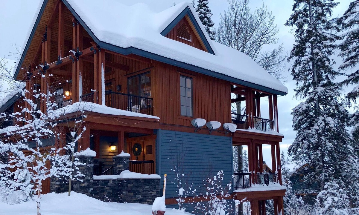 Golden House | Best ski in ski out location