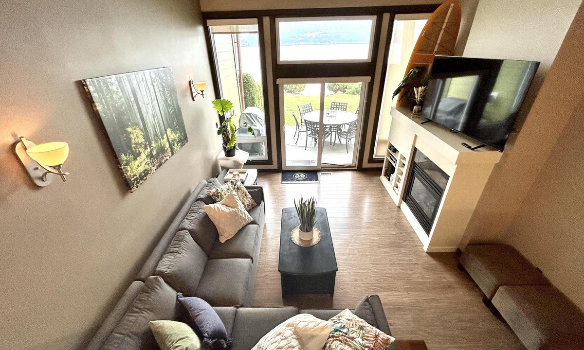 Scotch Creek Condo | Bigfoot's Beach Retreat - Shuswap Vacation & Sledding Destination