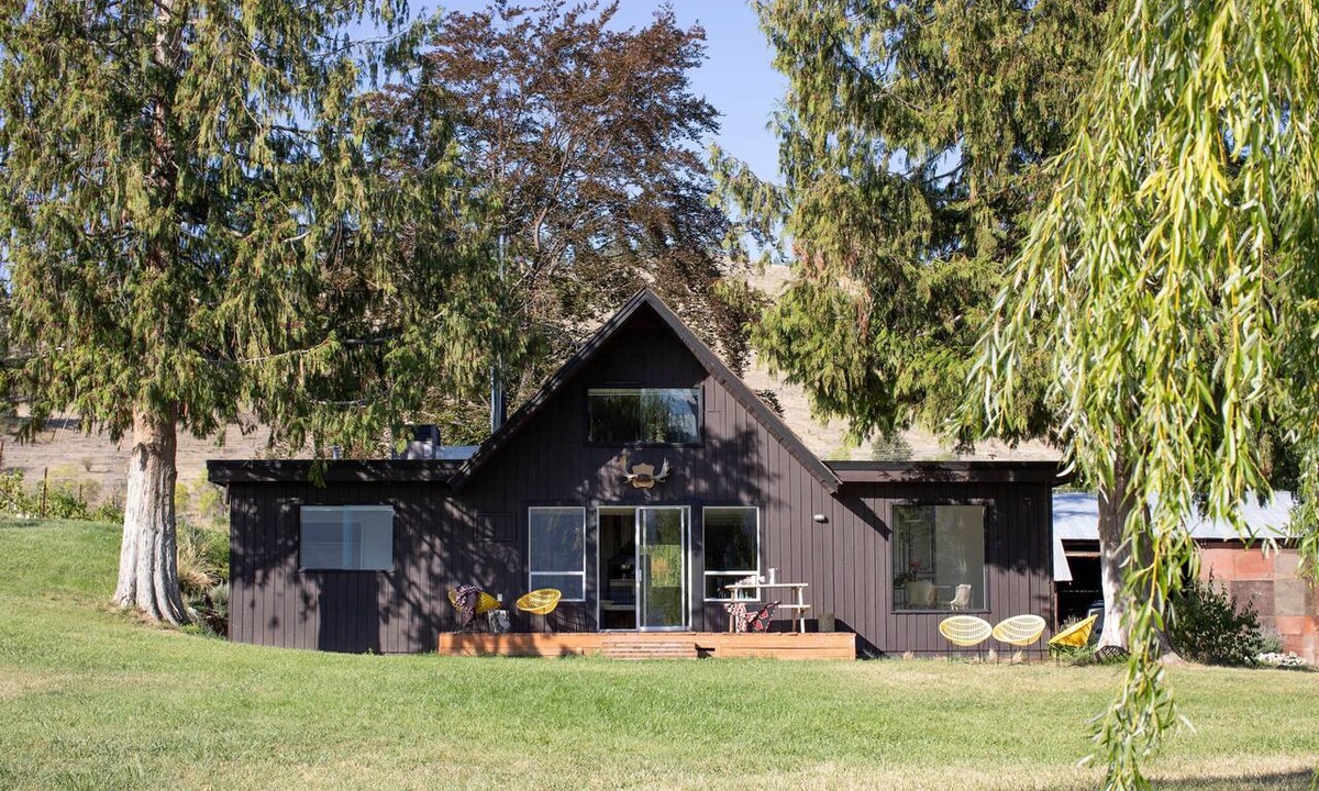 Okanagan-Similkameen House | Birchblock Vineyard Farmhouse