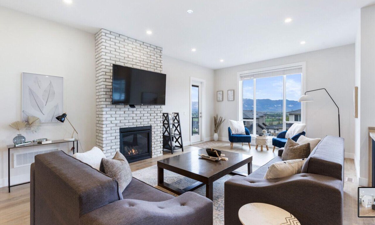 Eastern Hillsides House | Birchwood Retreat | Family Friendly | King Bed