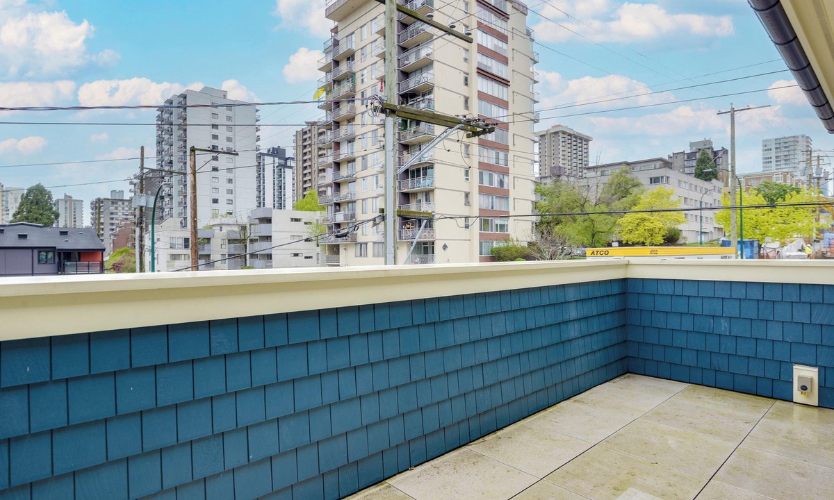 Downtown Vancouver Villa | !Brand NEW Beach Villa steps from the Beach! Perfect for Large Families!