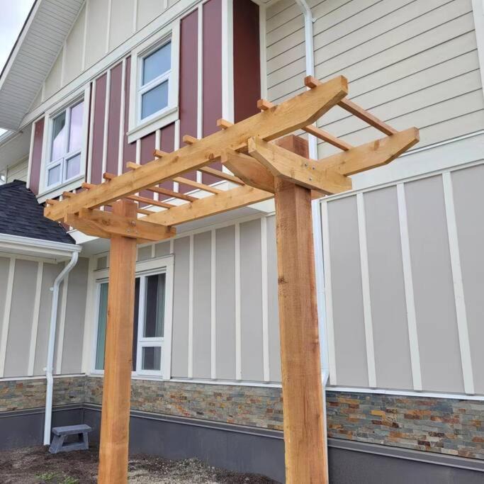 Duncan House | Brand New Luxury 1 bedroom Townhouse with full kitchen
