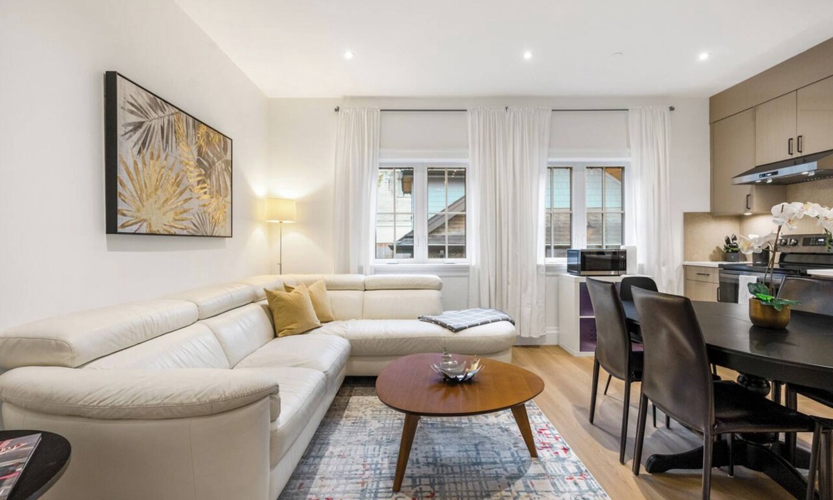 Dunbar House | Brand-new Luxury Dunbar 3BR Home | Sleeps 6 | Near UBC, Parks, Beaches & Shops