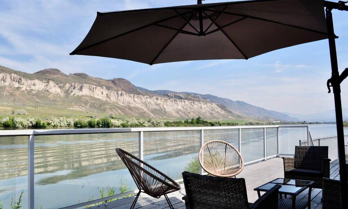 Kamloops House | Breathtaking Thomson River view- 4 bedroom, 3 WC