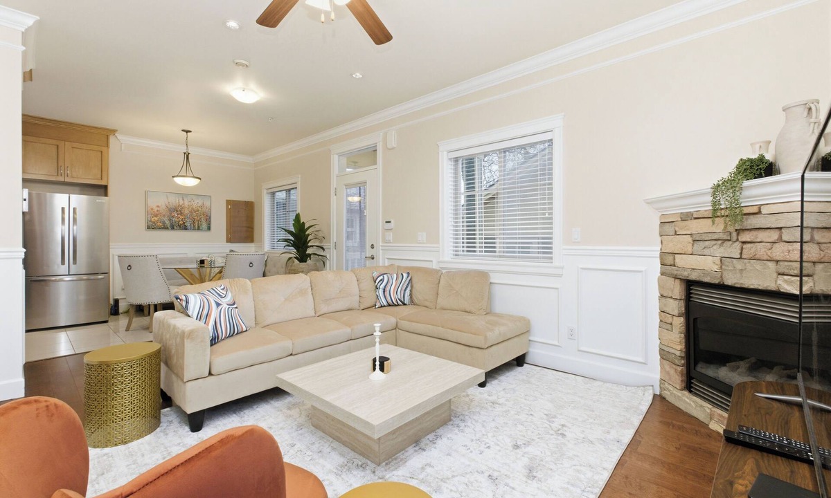 Renfrew-Collingwood House | Bright 3BR Retreat, Near Downtown & SkyTrain